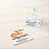 小さなかわいこちゃんがオレンジ色の赤ちゃんシャワーの途中にある スクエアペーパーコースター (インサイチュ)