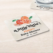 小さなかわいこちゃんがオレンジ色の赤ちゃんシャワーの途中にある スクエアペーパーコースター (アングル)