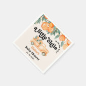 小さなかわいこちゃんがオレンジ色の赤ちゃんシャワーの途中にある スタンダードカクテルナプキン (角)