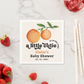 小さなかわいこちゃんがオレンジ色の赤ちゃんシャワーの途中にある スタンダードカクテルナプキン (インサイチュ)