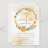 小さなかわいこちゃんがオレンジ色の赤ちゃんシャワーの途中にある 招待状 (正面)