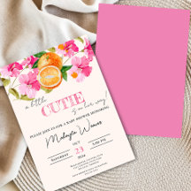 小さなかわいこちゃんがオレンジ色の赤ちゃんシャワーの途中にある