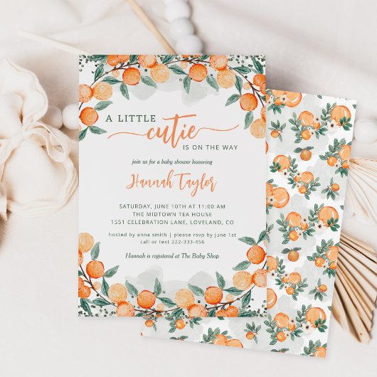 小さなかわいこちゃんがオレンジ色の赤ちゃんシャワーを浴びる 招待状