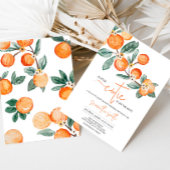 小さなかわいこちゃんがオレンジ色の赤ちゃんシャワーを浴びる 招待状