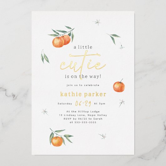 小さなかわいこちゃんがオレンジ色の赤ちゃんシャワーを浴びる 箔招待状 (正面)