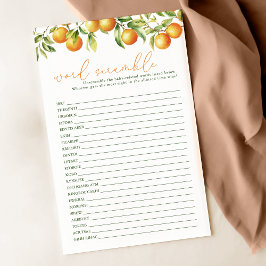 小さなかわいこちゃんが単語スクランブルゲームを途中にある