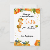 小さなかわいこちゃんが彼女の方法ベビーシャワー招待状 サンキューカード (正面)