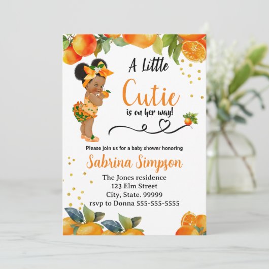 小さなかわいこちゃんが彼女の方法ベビーシャワー招待状 招待状 (スタンド正面)