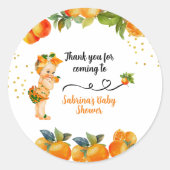 小さなかわいこちゃんが彼女の方法ベビーシャワー ラウンドシール (正面)