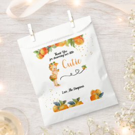 小さなかわいこちゃんが彼女の途中にある赤ちゃんシャワーの好意バッグ フェイバーバッグ