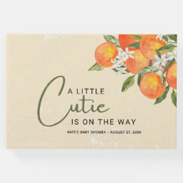 小さなかわいこちゃんが柑橘類のオレンジ色の道を進んでいる ゲストブック