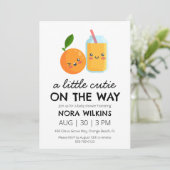 小さなかわいこちゃんが赤ちゃんシャワーの途中にある 招待状 (スタンド正面)