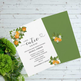 小さなかわいこちゃんが赤ちゃんシャワーの途中にある 招待状