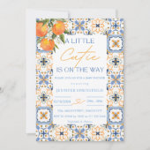 小さなかわいこちゃんが赤ちゃんシャワーを浴びている 招待状 (正面)