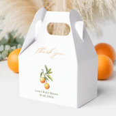 小さなかわいこちゃんが赤ちゃんシャワー切り妻の途中にある フェイバーボックス