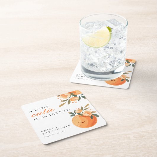 小さなかわいこちゃんは柑橘系の赤ちゃんシャワーの途中にある スクエアペーパーコースター (インサイチュ)