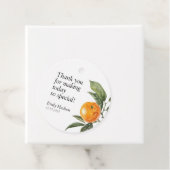 小さなかわいこちゃんは柑橘系の赤ちゃんシャワーの途中にある フェイバータグ (インサイチュ)