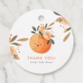 小さなかわいこちゃんは柑橘系の赤ちゃんシャワーの途中にある フェイバータグ (正面)