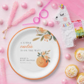 小さなかわいこちゃんは柑橘系の赤ちゃんシャワーの途中にある ペーパープレート (パーティー)