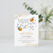 小さなかわいこちゃんオレンジ色の中性の赤ちゃんシャワー インビテーションポストカード (スタンド正面)