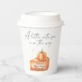 「小さなかわいこちゃんパイが途中にある」赤ちゃんシャワー 紙コップ (正面)