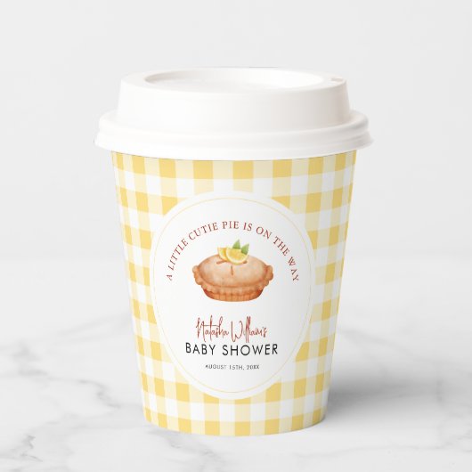 小さなかわいこちゃんパイは赤ちゃんシャワーの途中にある 紙コップ (正面)