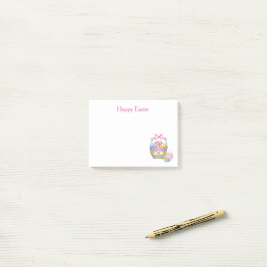 小さなかわいらしイースター卵のバスケットのノート ポストイット (デスク上)