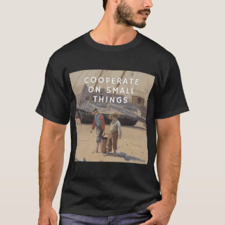 小さなことで協力する Tシャツ