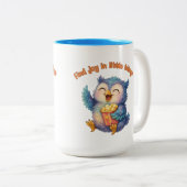 小さなことで喜びを見つける – かわいい青いフクロウポップ・アートの- ツートーンマグカップ (正面右)