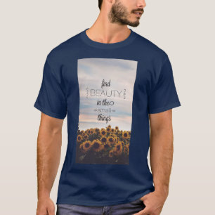 小さなことで美しいを見つける Tシャツ