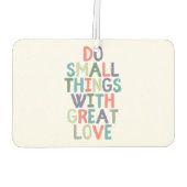 小さなことをするラヴ素晴らし引用文Tシャツ カーエアーフレッシュナー (裏面)