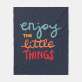 小さなことを楽しむ フリースブランケット (正面)