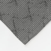 小さなとピクセストライプルで編まれた灰色 フリースブランケット (角)