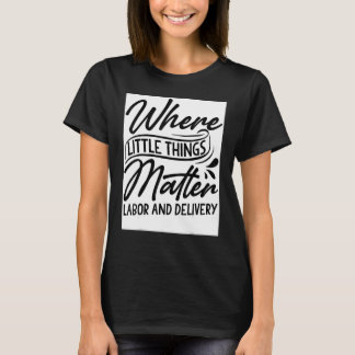 小さなものマットの労働と配達ナース Tシャツ