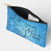 小さなアクセサリーポーチ – MNMerCon 2025水っぽいロゴ アクセサリーポーチ (見開き)