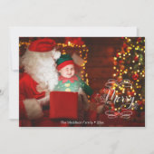 小さなエルフがサンタを見る メリーなホリデーグリーティング シーズンカード (正面)