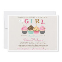 小さなカップケーキ女の子のベビーの散水やシャワー