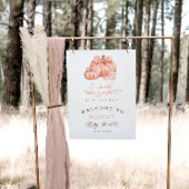 小さなカボチャがピンクボウ歓迎の途中にある ポスター