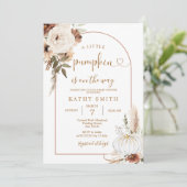 小さなカボチャがベビーシャワーの途中にある 招待状 (スタンド正面)