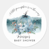 小さなカボチャが男の子の赤ちゃんシャワーの途中にある ラウンドシール (正面)