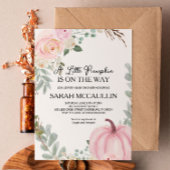 小さなカボチャが赤ちゃんのシャワーが侵入する途中にある 招待状