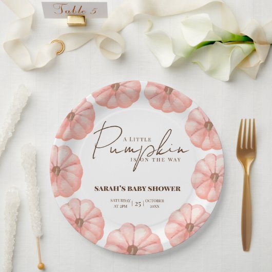 小さなカボチャが赤ちゃんシャワーの途中にある ペーパープレート (ウェディング)
