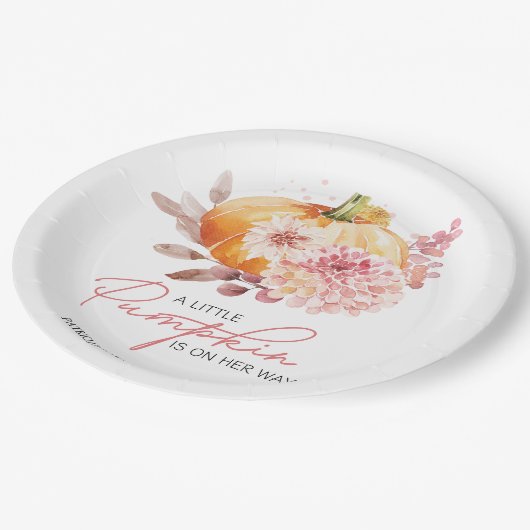 小さなカボチャが赤ちゃんシャワーの途中にある ペーパープレート (アングル)