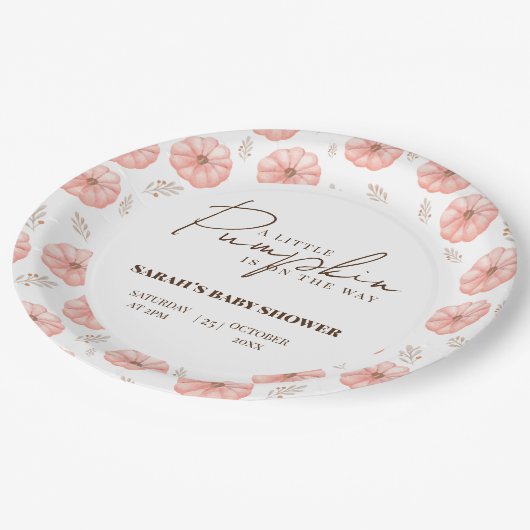 小さなカボチャが赤ちゃんシャワーの途中にある ペーパープレート (アングル)