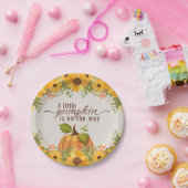 小さなカボチャが赤ちゃんシャワーの途中にある ペーパープレート (パーティー)