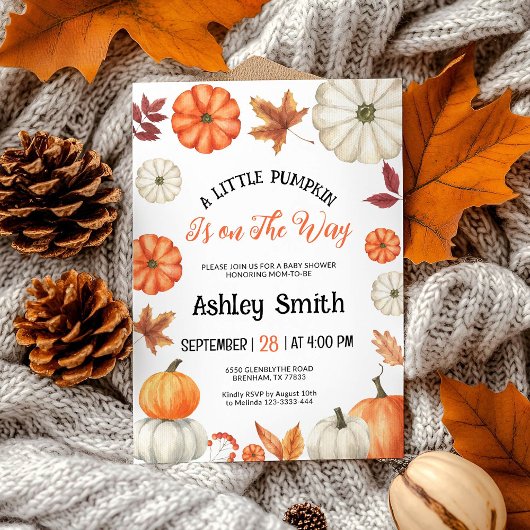 小さなカボチャが赤ちゃんシャワーの途中にある 招待状