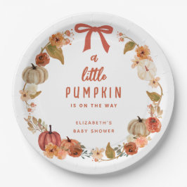 小さなカボチャが赤ちゃんシャワー歓迎の途中にある ペーパープレート