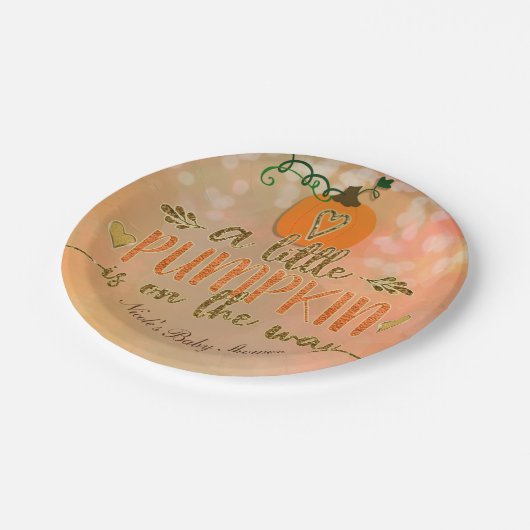 小さなカボチャが途中にある秋ベビーシャワー ペーパープレート (アングル)