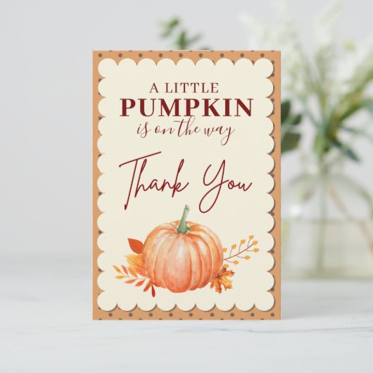 小さなカボチャが途中にある秋赤ちゃんシャワー サンキューカード (スタンド正面)