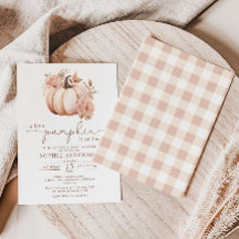 小さなカボチャが途中にある秋赤ちゃんシャワー